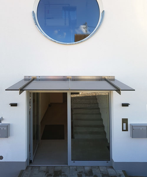 Glasvordach mit Schwertern, Glaserei Andreas Asam Augsburg