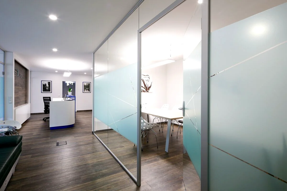Glastrennwände Steuerbüro — 33 m²